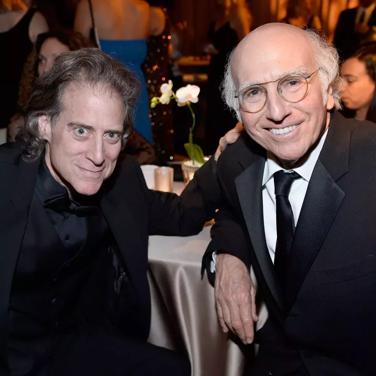 Larry David, de Curb Your Enthusiasm, y otras estrellas rinden homenaje a Richard Lewis tras su muerte