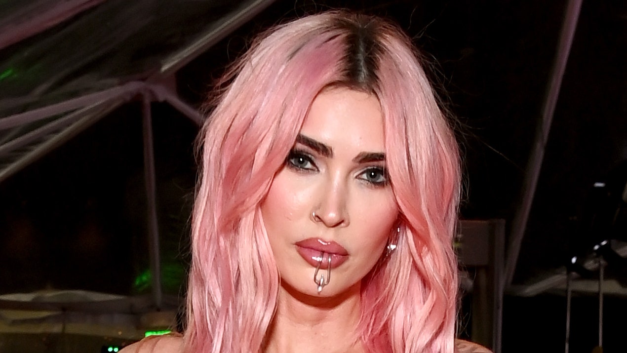 Megan Fox se perforó las uñas para los People's Choice Awards