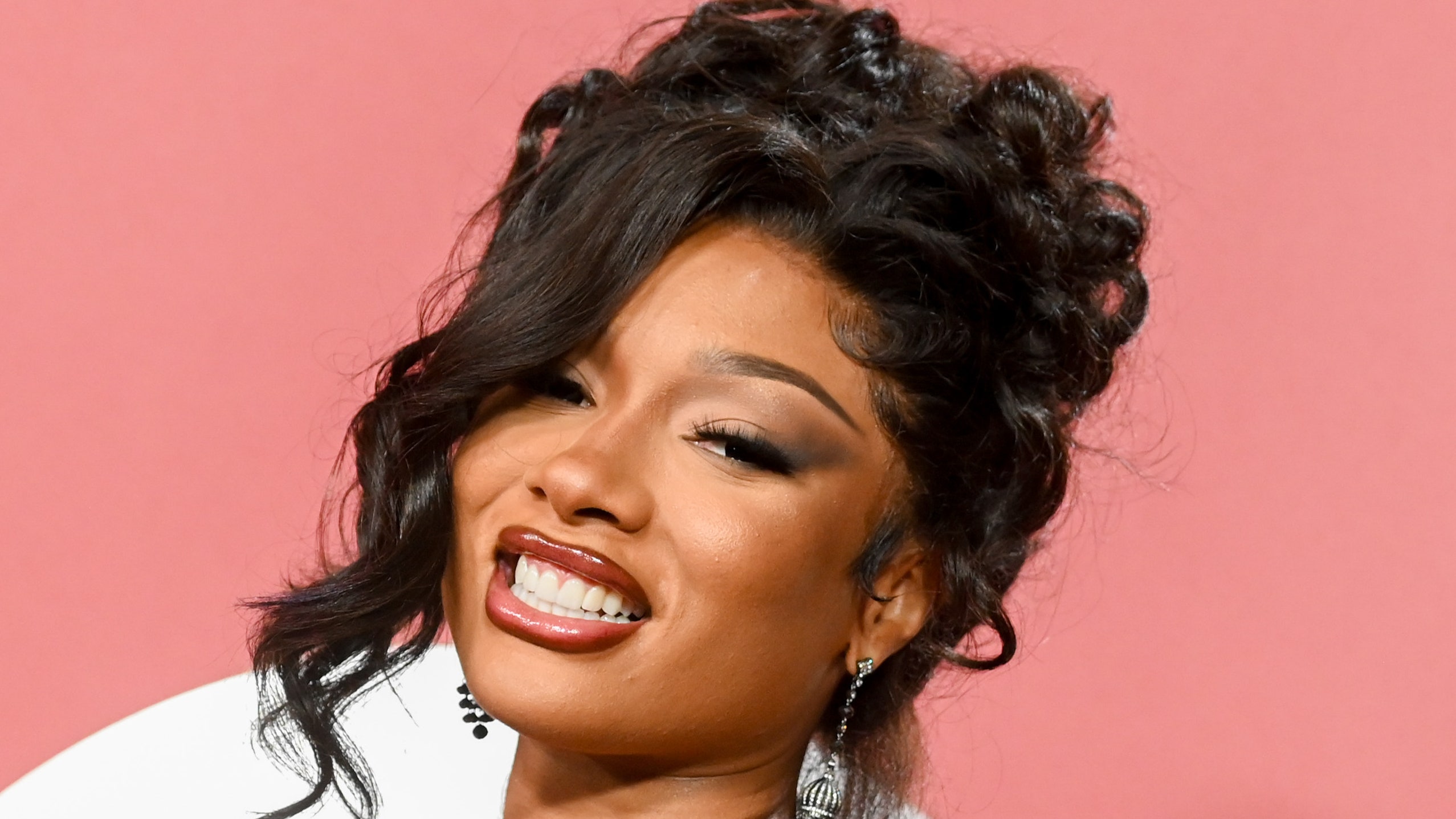 Megan Thee Stallion lleva el pelo hasta las rodillas y eso es todo lo que necesitas saber