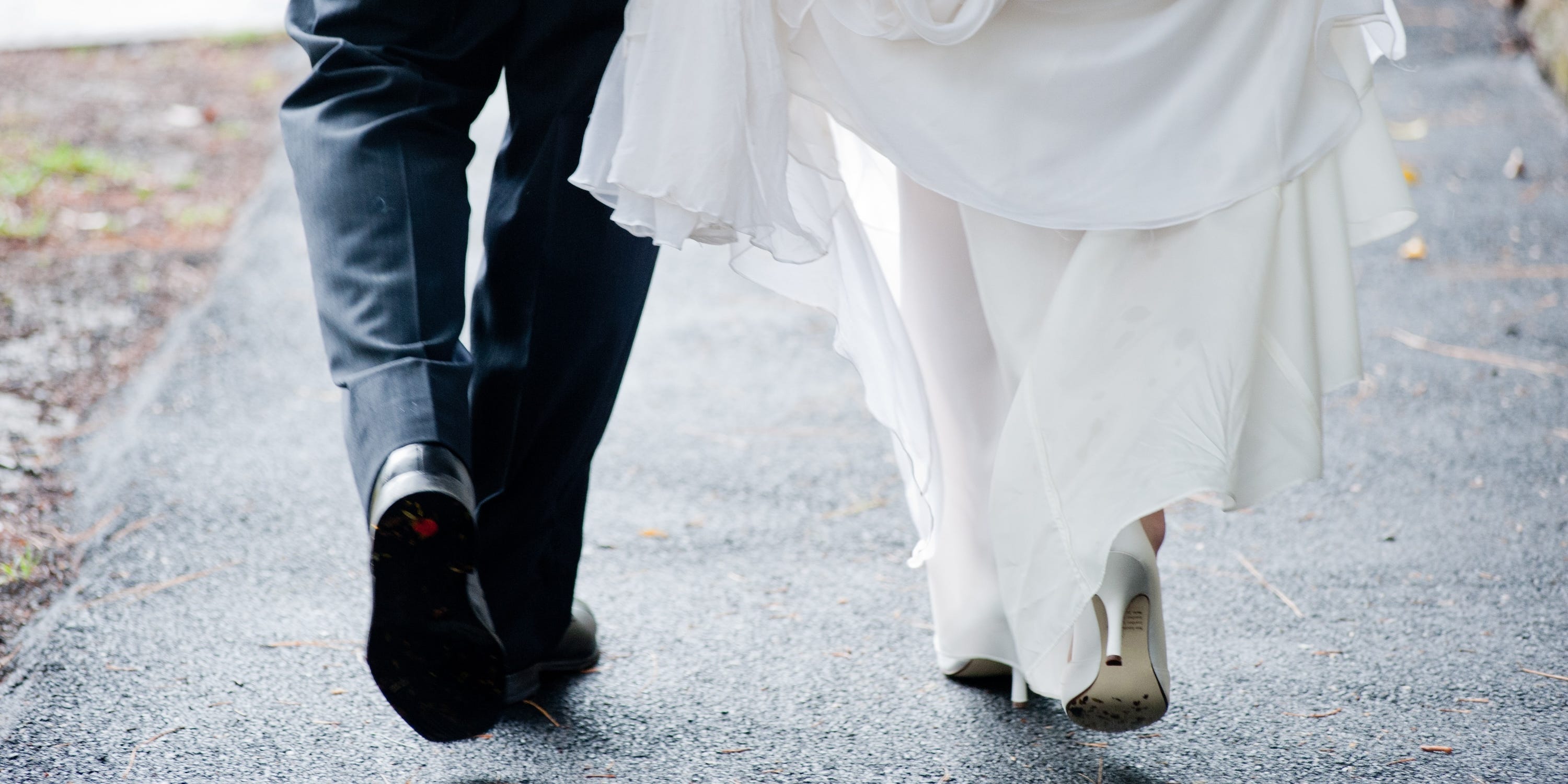 A los 24, me casé con un hombre de 46 años. Me convertí en la madrastra de 2 adolescentes.