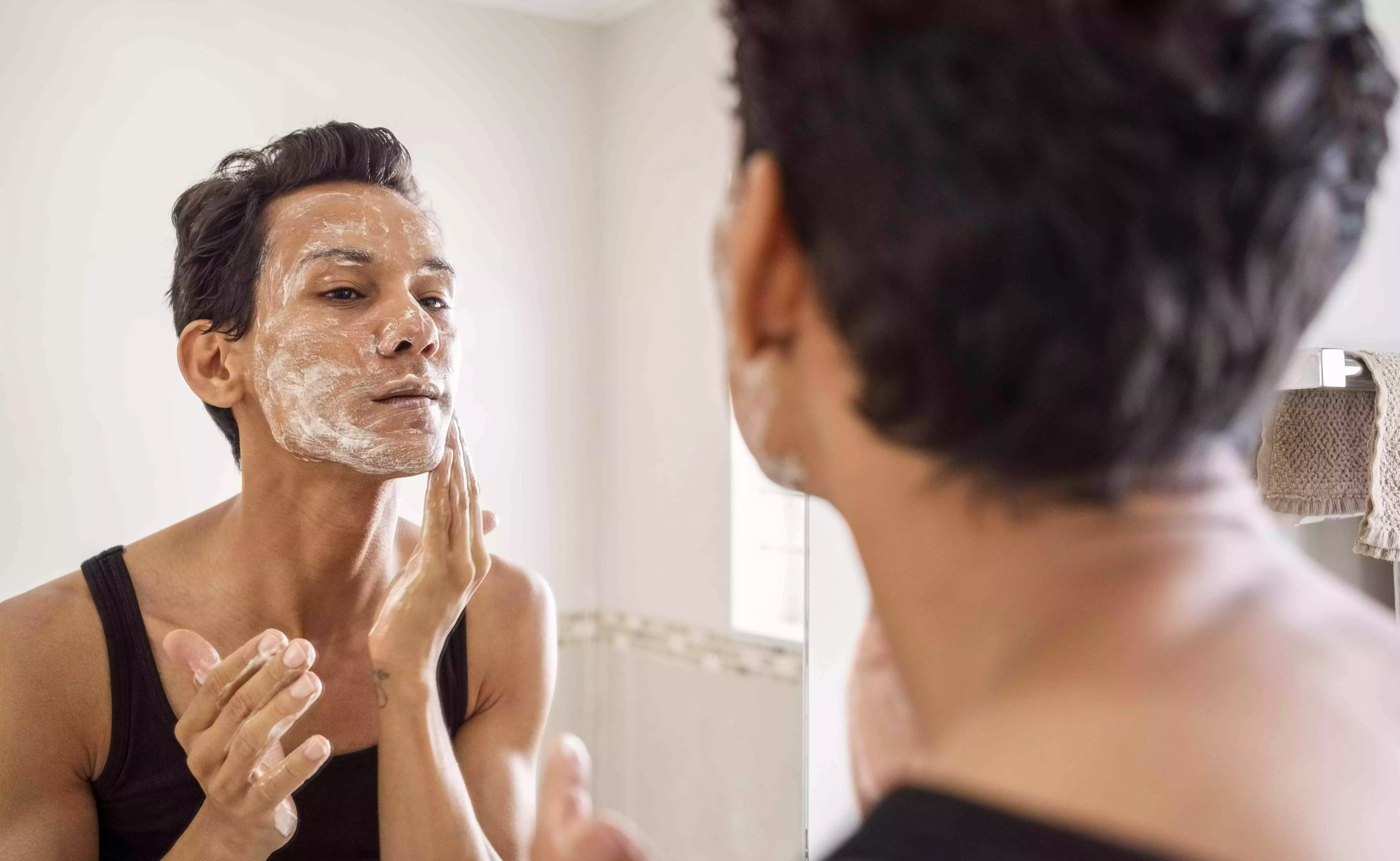 El ácido mandélico es un exfoliante que realmente funciona para la piel sensible: esto es lo que hay que saber