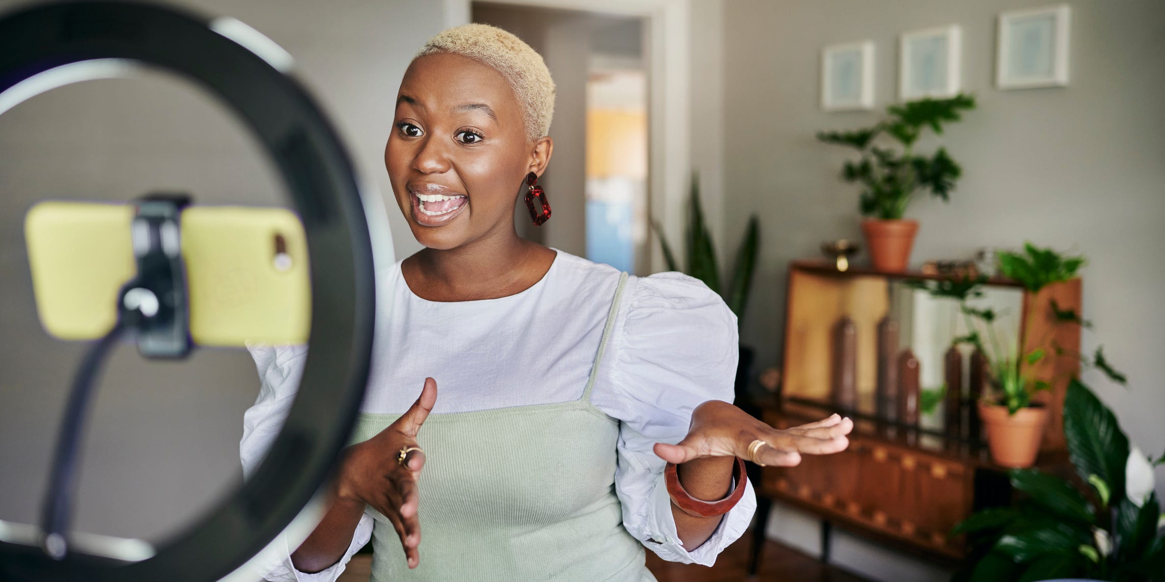 En las redes sociales, los contenidos de las mujeres negras se monetizan y se apropian sin rendir homenaje a sus creadoras.