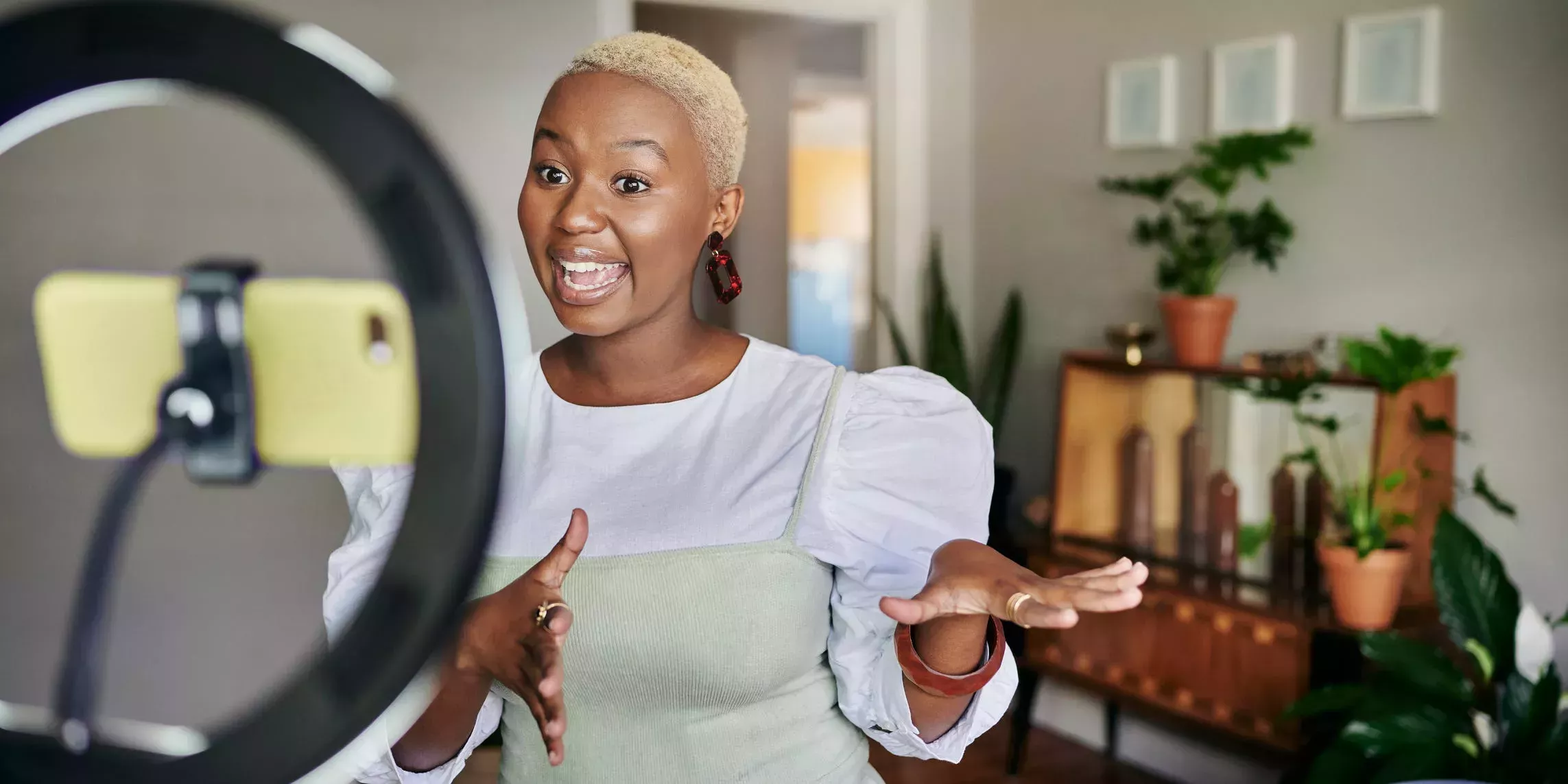 En las redes sociales, los contenidos de las mujeres negras se monetizan y se apropian sin rendir homenaje a sus creadoras.