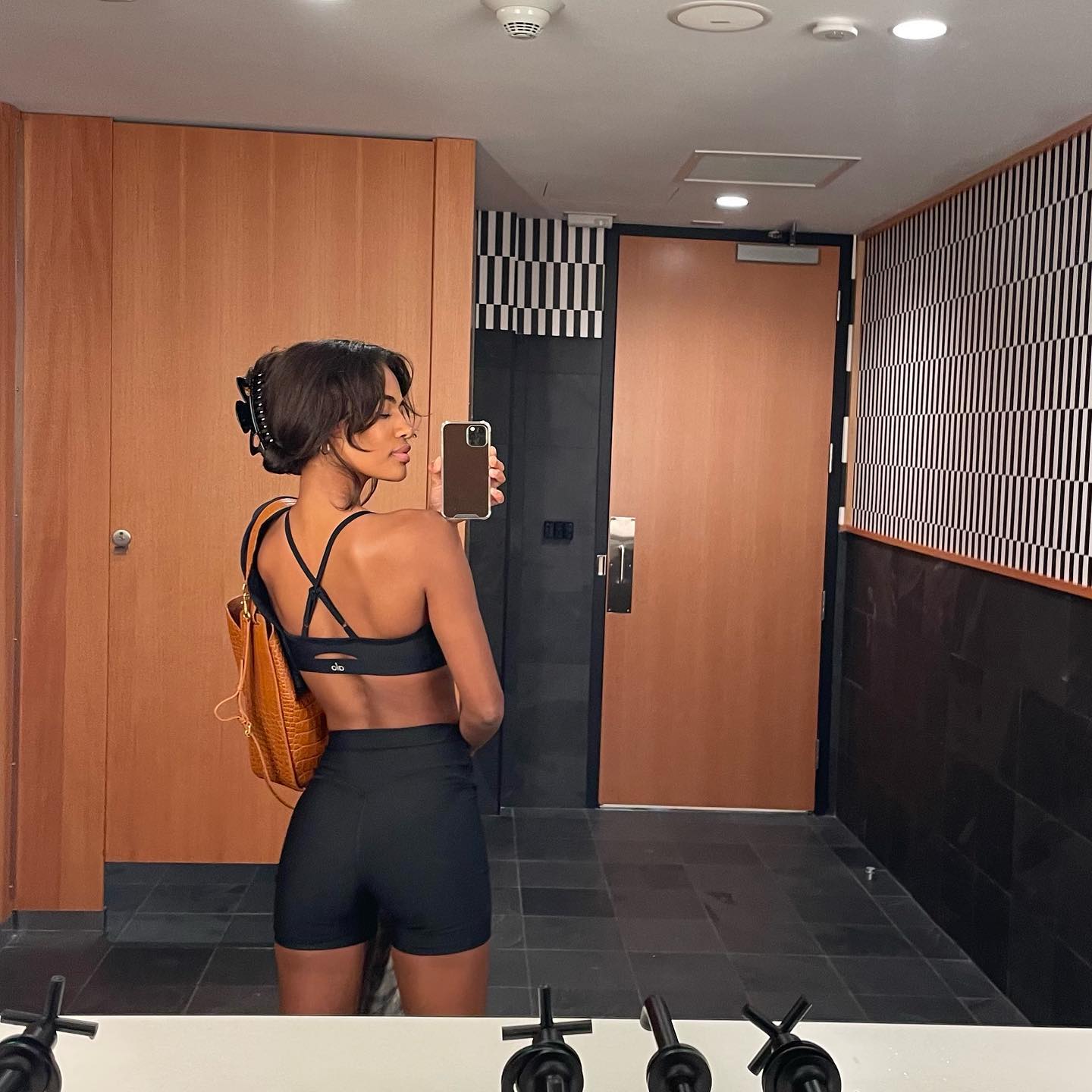 *Esta es la forma correcta de hacer sentadillas