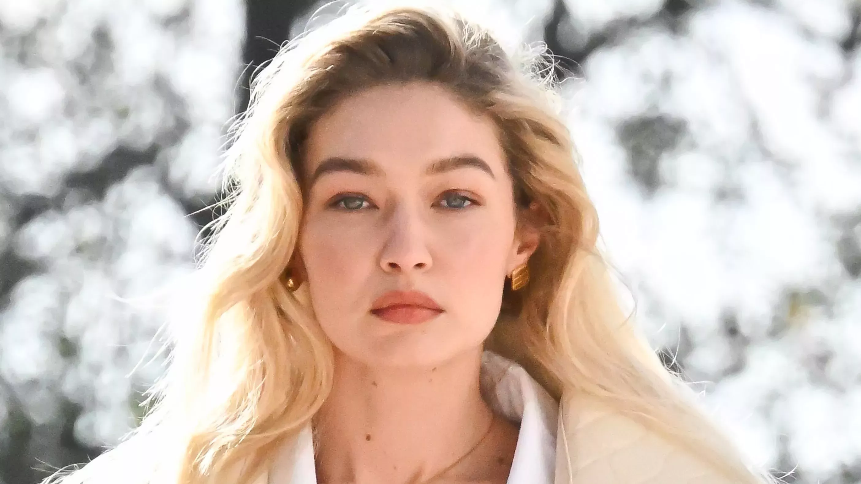 Gigi Hadid se cortó la mitad del pelo y puedes verlo entero