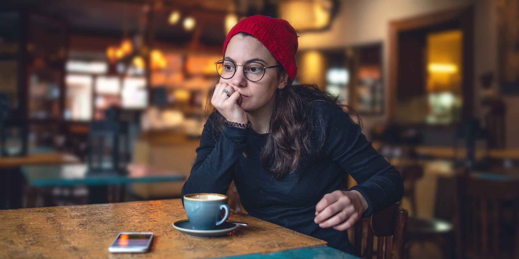 La felicidad suele tener forma de U a lo largo de la vida. Estados Unidos lo ha cambiado.