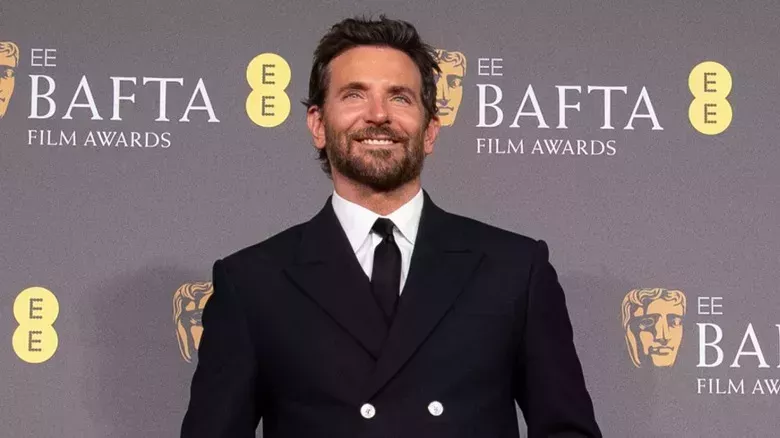 Las cosas más incómodas que Bradley Cooper ha dicho y hecho durante su campaña para los Oscar