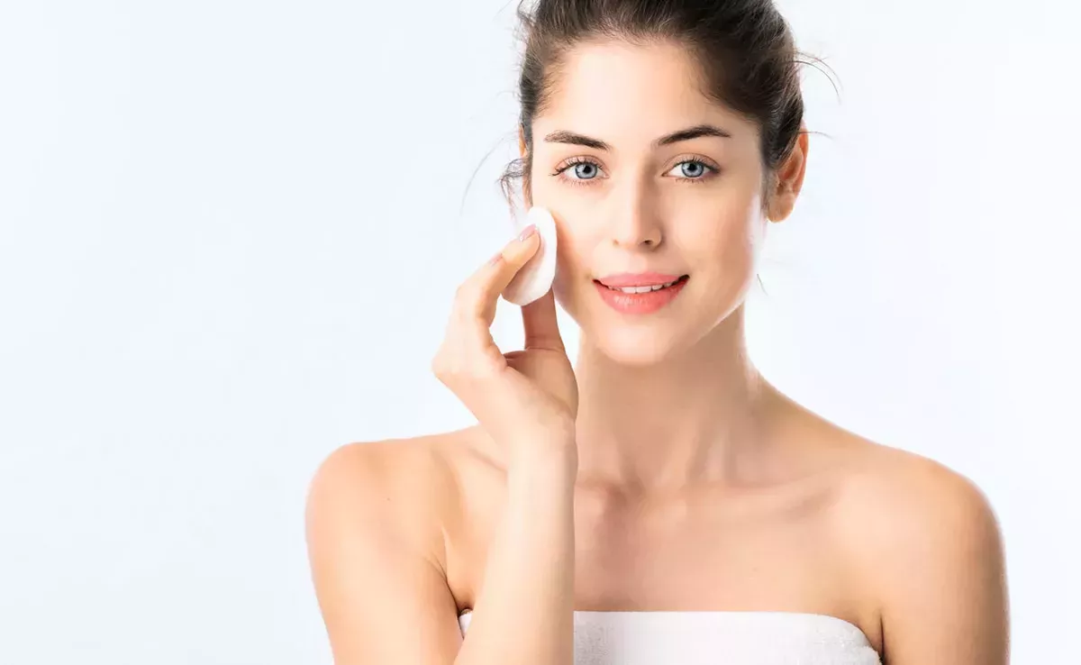 Mejore su rutina de cuidado de la piel comprando estos 5 tónicos refrescantes y obtenga hasta un 10% en recompensas.