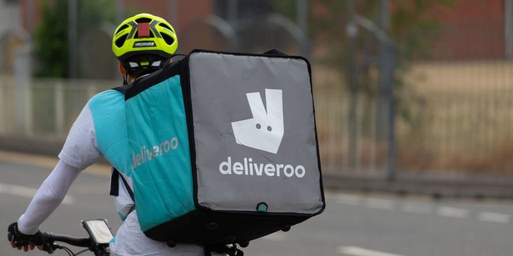 Un repartidor le arrancó el pulgar de un mordisco a un hombre mientras le traía una pizza, dejando al descubierto una espeluznante laguna en la seguridad de las apps