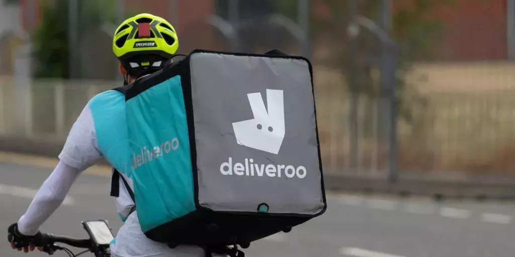 Un repartidor le arrancó el pulgar de un mordisco a un hombre mientras le traía una pizza, dejando al descubierto una espeluznante laguna en la seguridad de las apps