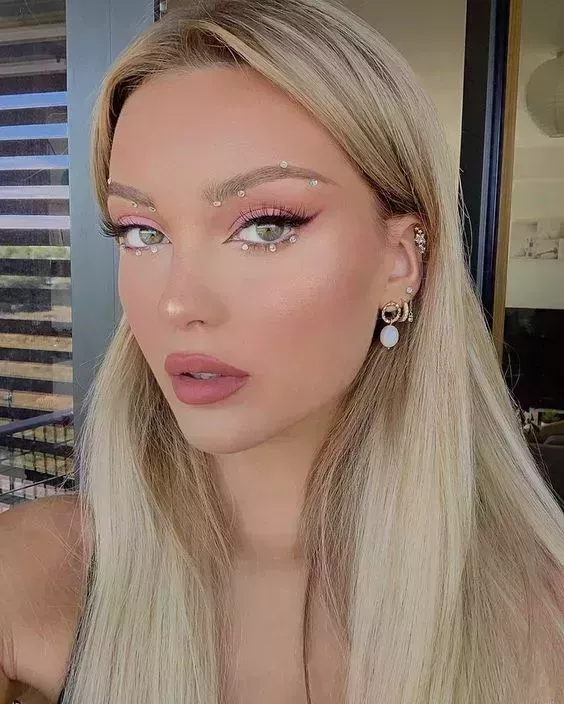 20 ideas de maquillaje boho que vale la pena probar para todas