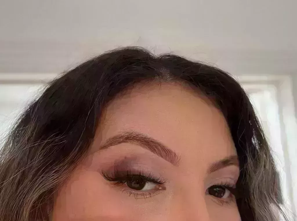 20 ideas modernas de maquillaje de ojos para novias indias