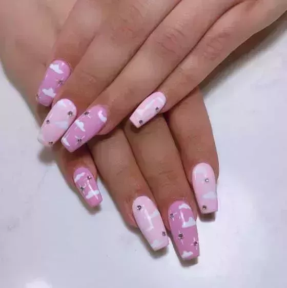 20 Lindos diseños de uñas de color rosa 2023