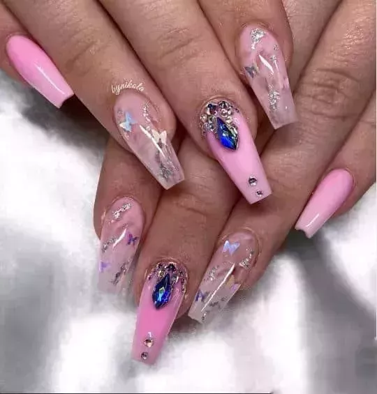 20 Lindos diseños de uñas de color rosa 2023
