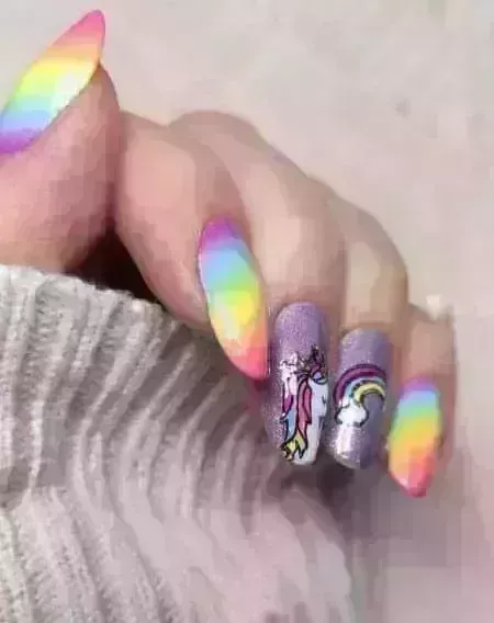 20 Lindos diseños de uñas de color rosa 2023