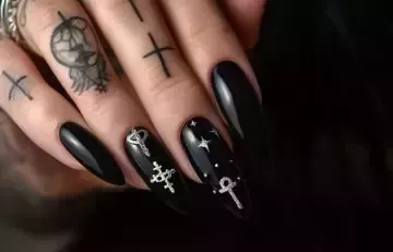 50 mejores ideas de diseño de uñas negras para manicuras con estilo