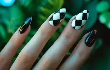 50 mejores ideas de diseño de uñas negras para manicuras con estilo