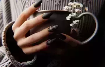 50 mejores ideas de diseño de uñas negras para manicuras con estilo