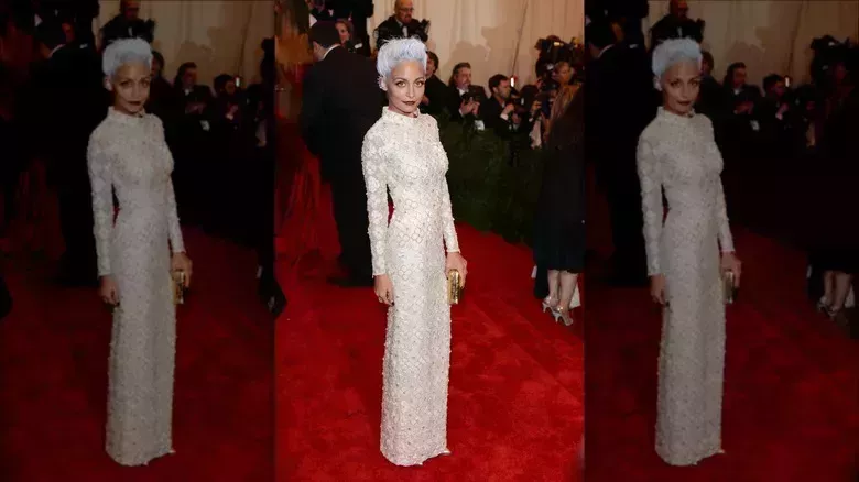 12 magníficos looks de famosas que se arruinaron con un peinado