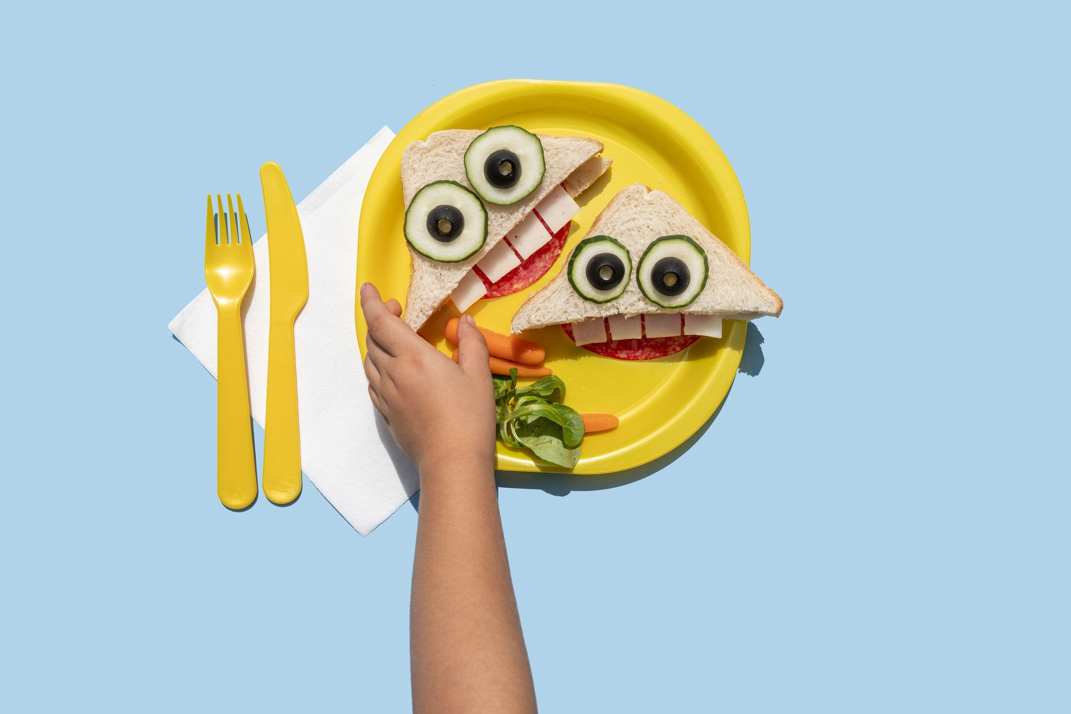 30 tentempiés saludables para niños que les encantarán 