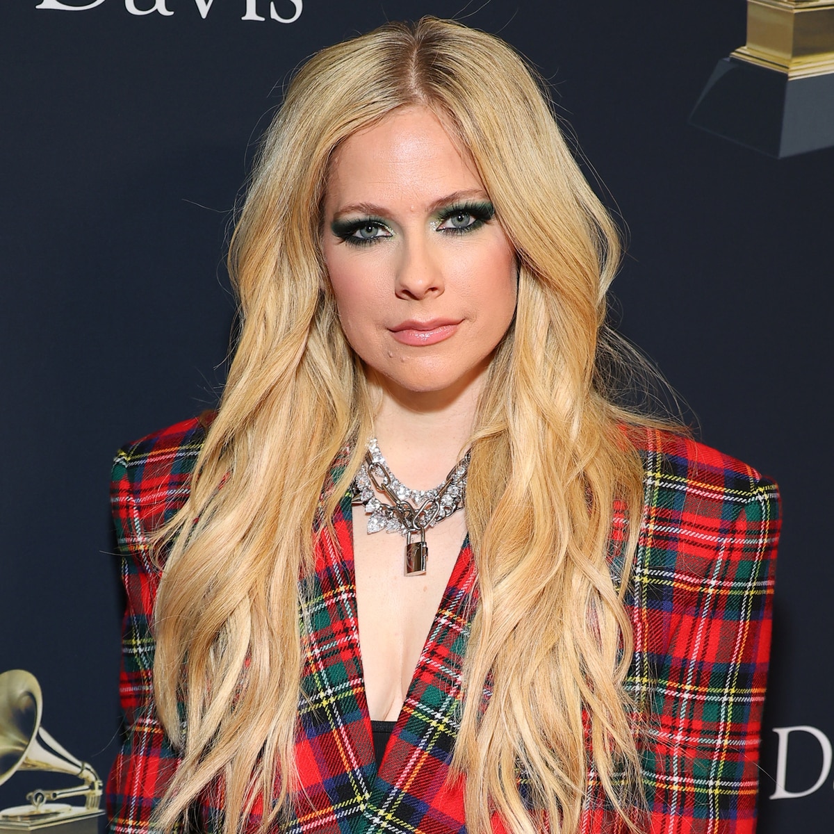 Avril Lavigne aborda la teoría de la conspiración de que ha sido sustituida por la doble Melissa Vandella