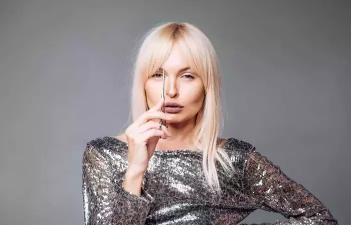 Cabello tipo 1b: pros y contras, cómo cuidarlo y peinados