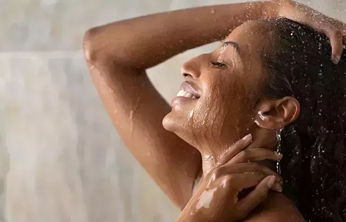 Cómo lavarse el pelo natural para evitar que se rompa