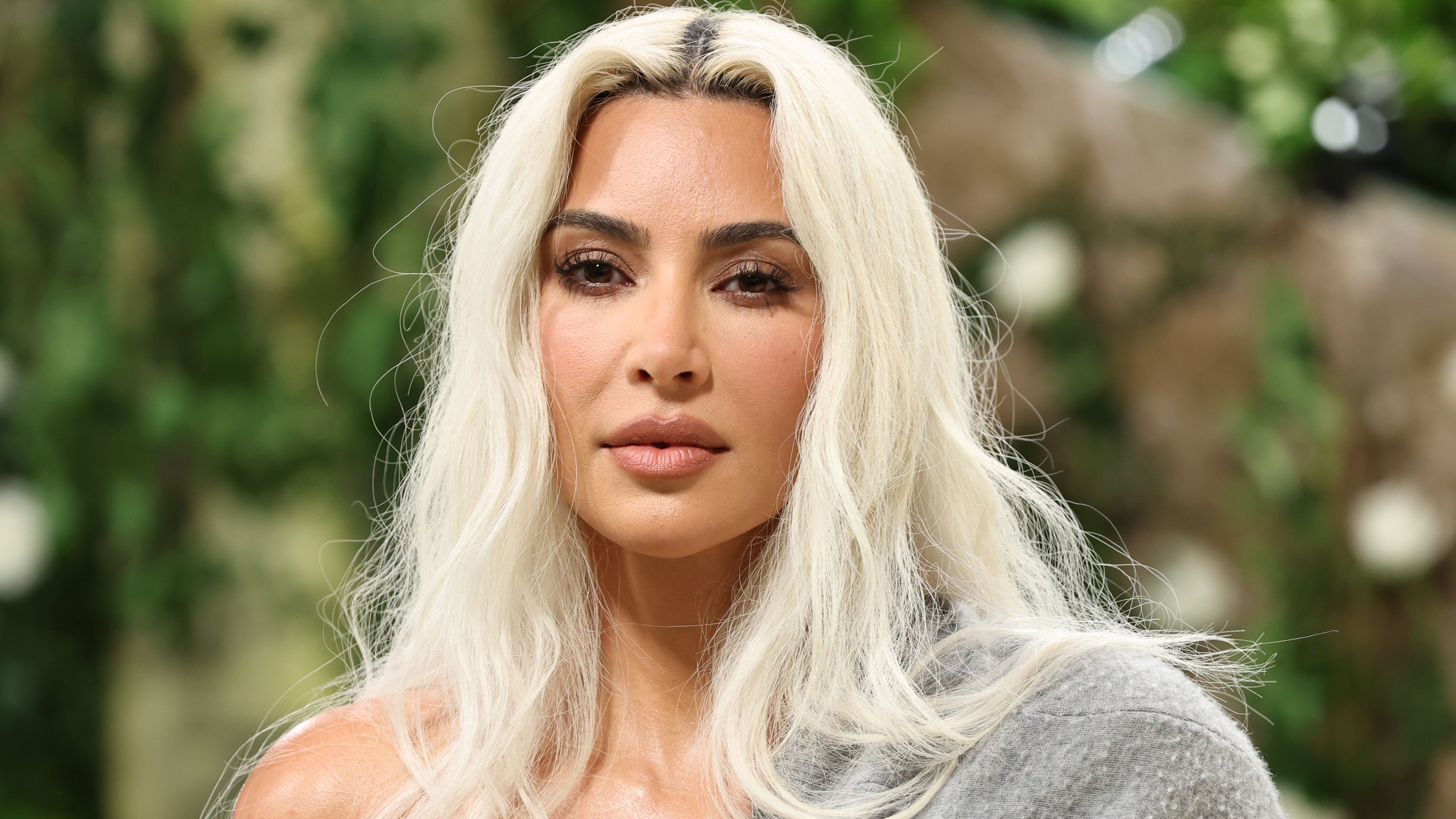 Kim Kardashian recibió más golpes por su rubio