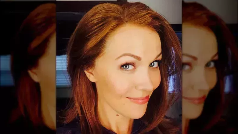 Las transformaciones capilares más espectaculares de Emilie Ullerup, estrella de Hallmark