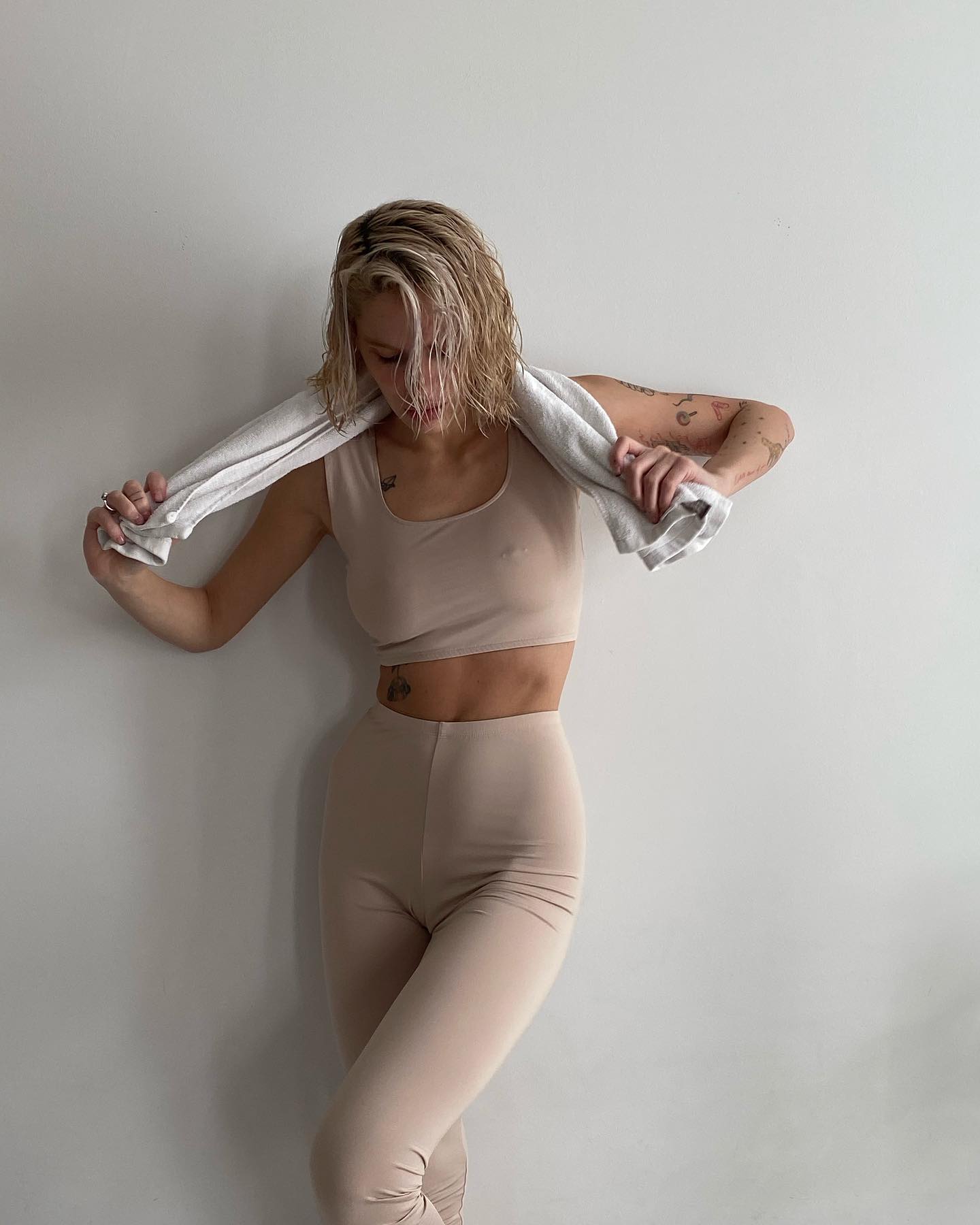 Rutina rápida de Pilates de pie para mejorar el equilibrio