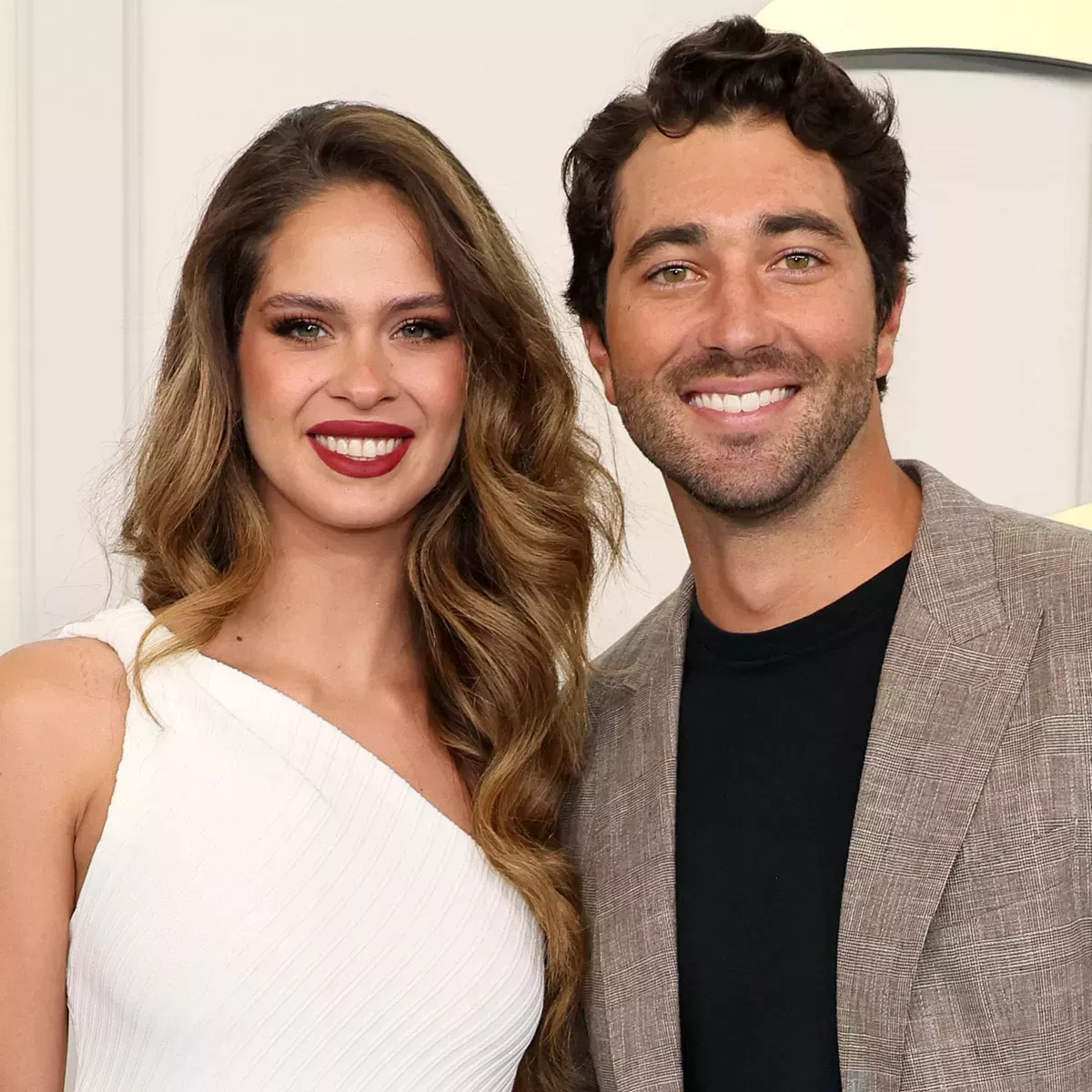 Por qué Joey Graziadei y Kelsey Anderson viven con dos compañeros de piso desde que terminó Bachelor