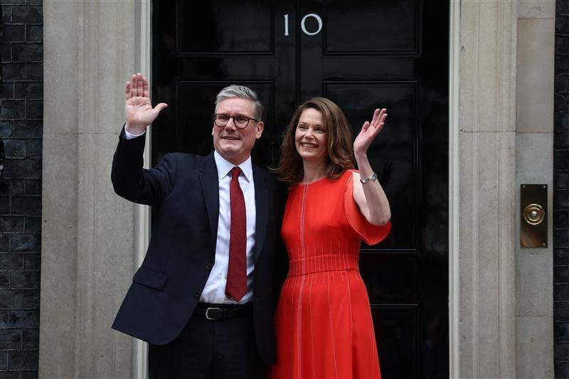 Alastair Campbell: "Esto es lo que les espera a los Starmers tras esa famosa puerta negra