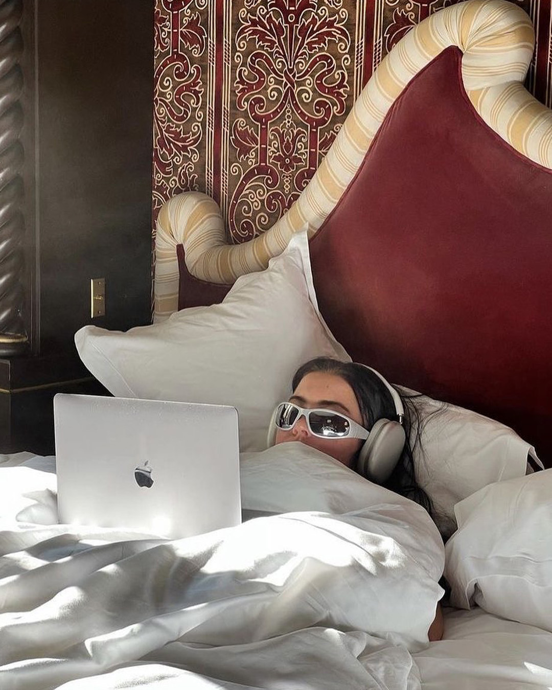 Podcasts imprescindibles con los que el equipo Poosh está obsesionado ahora mismo