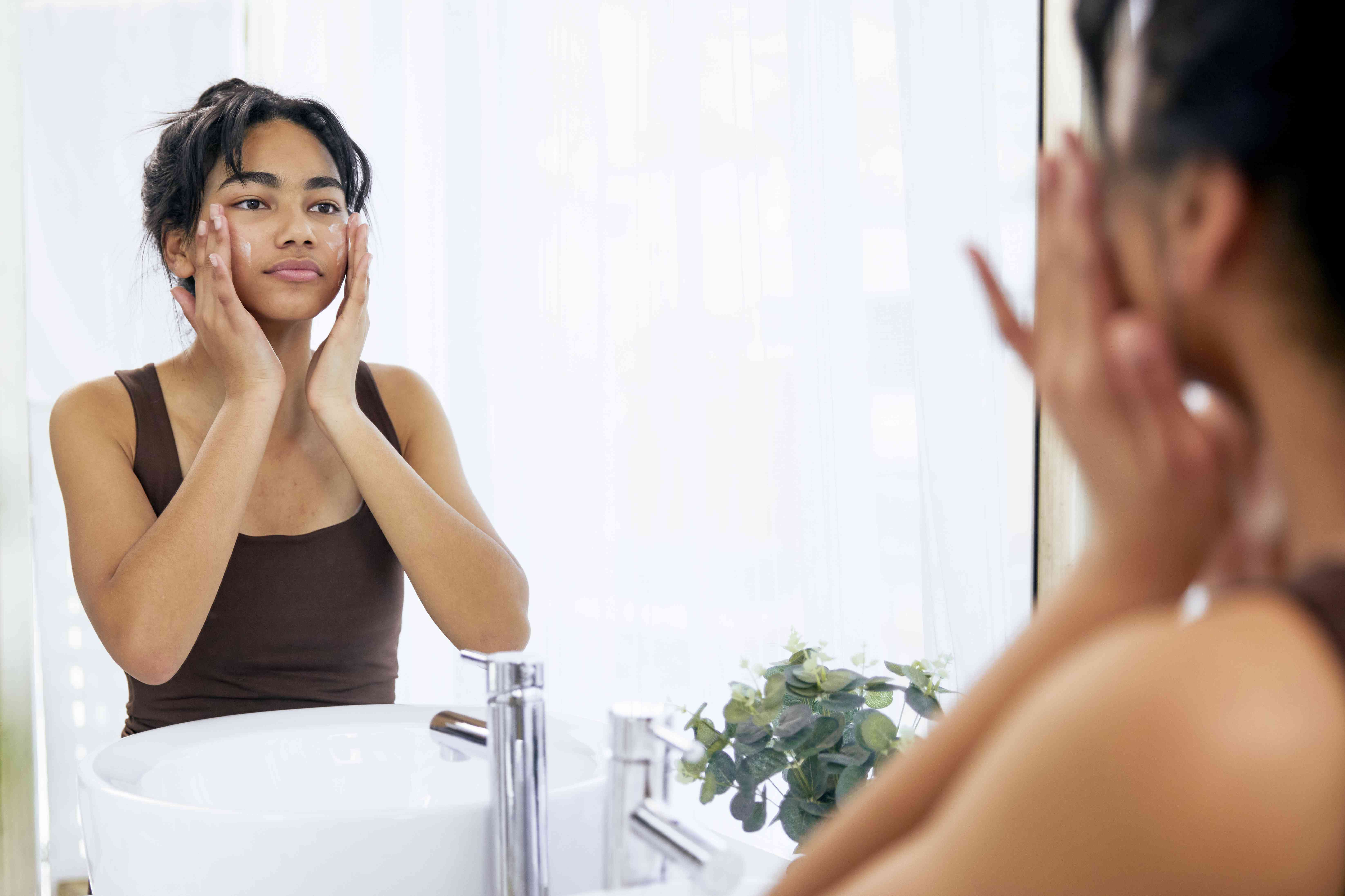 6 razones por las que puede tener parches secos en la cara