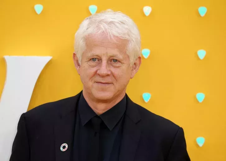 En una noticia positiva muy necesaria, Richard Curtis ha escrito otra película navideña