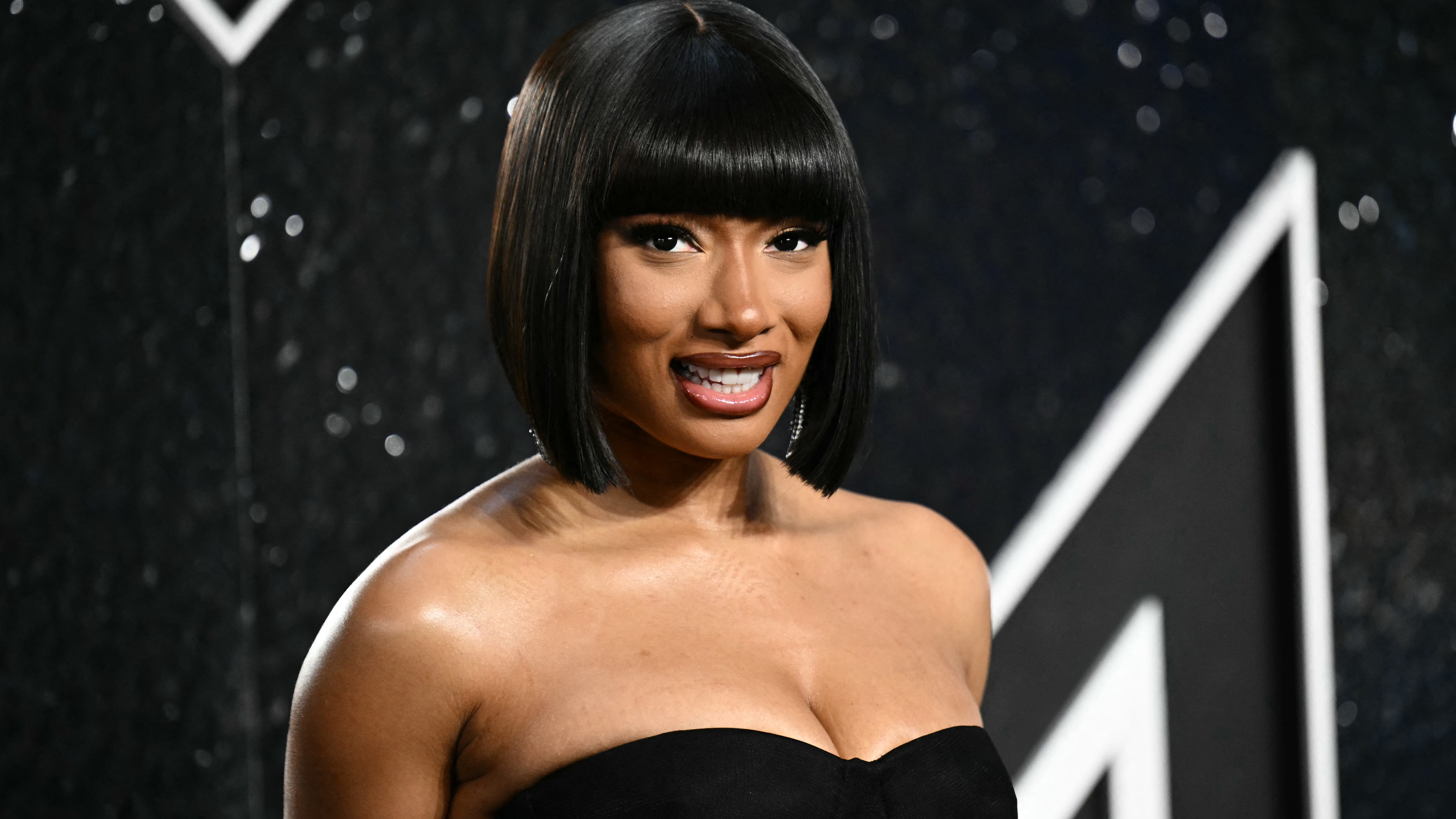 Todos los beauty looks que lució Megan Thee Stallion en los VMA 2024