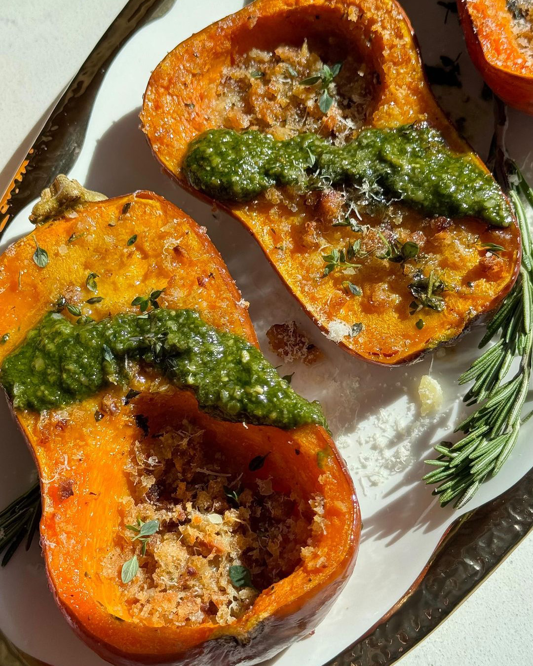 Un calabacín al pesto con hierbas perfecto