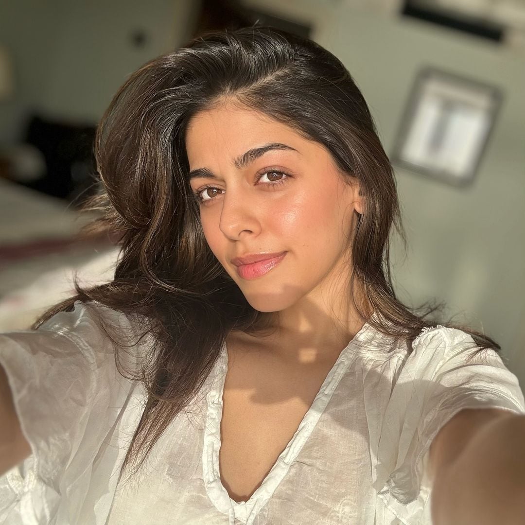 Alaya Furniturewala Comparte Su Secreto de Belleza Para 'Esculpir Tu Cara En Casa Sin Equipos'