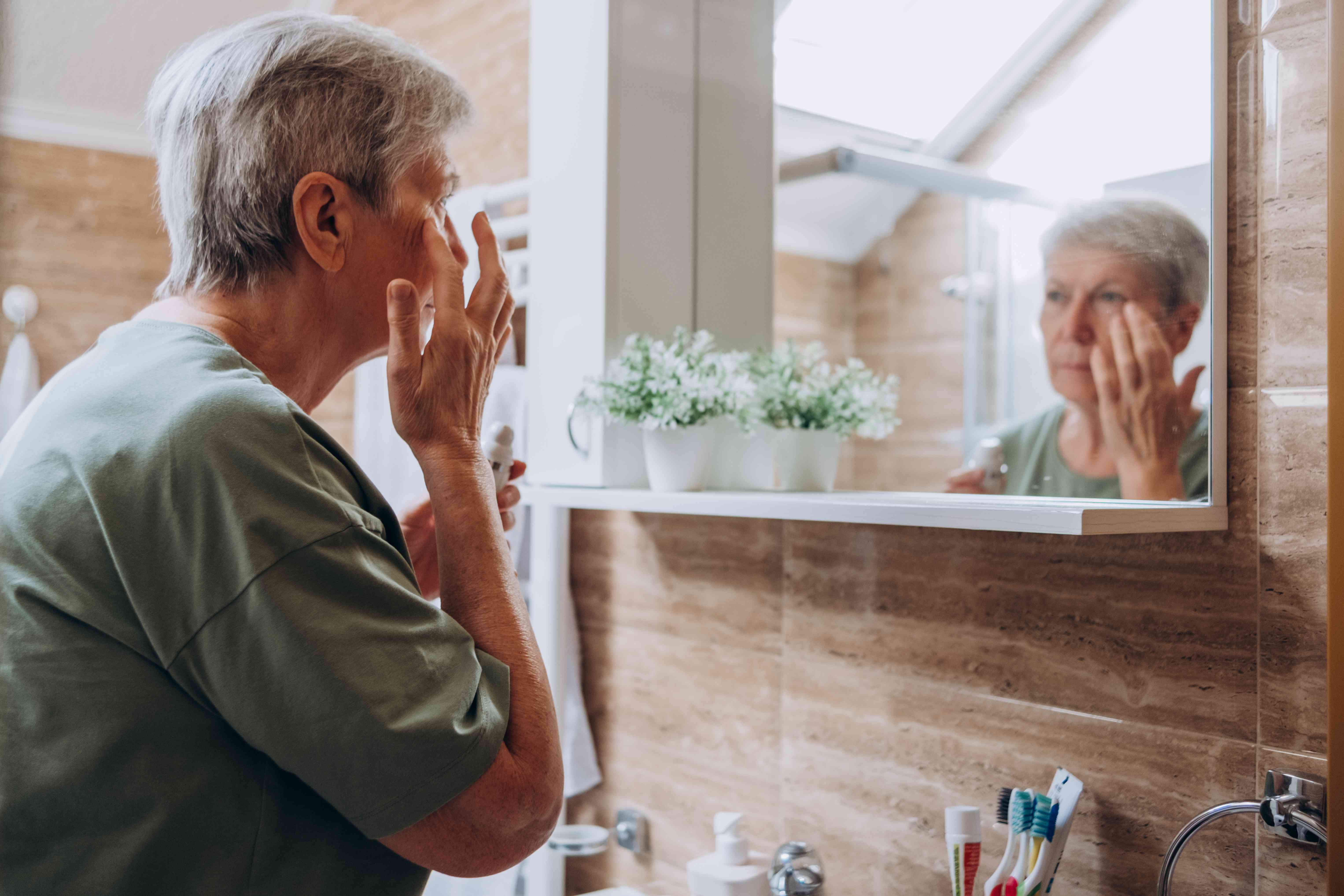Cómo reafirmar tu piel delgada como papel y prevenir más de su formación