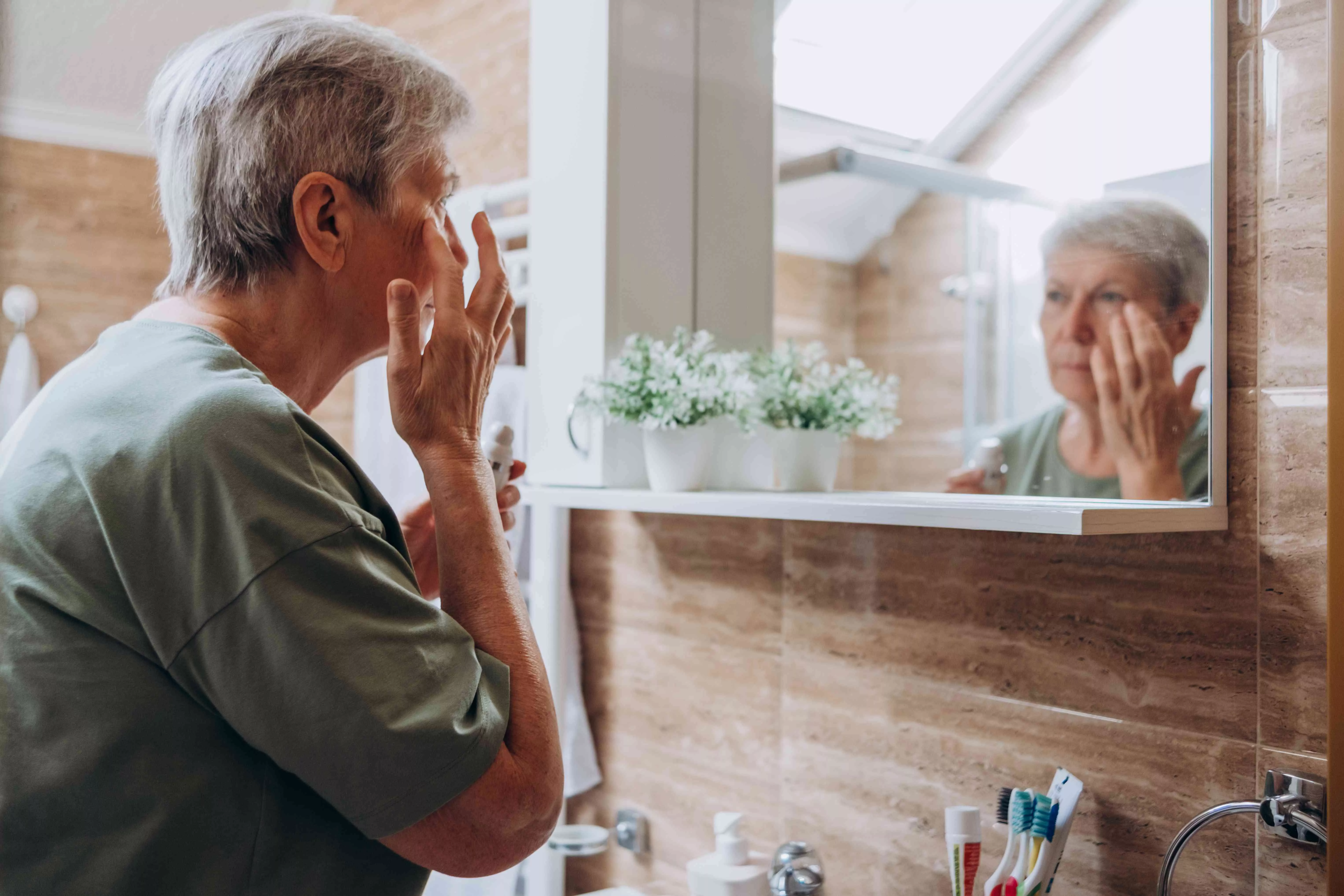 Cómo reafirmar tu piel delgada como papel y prevenir más de su formación