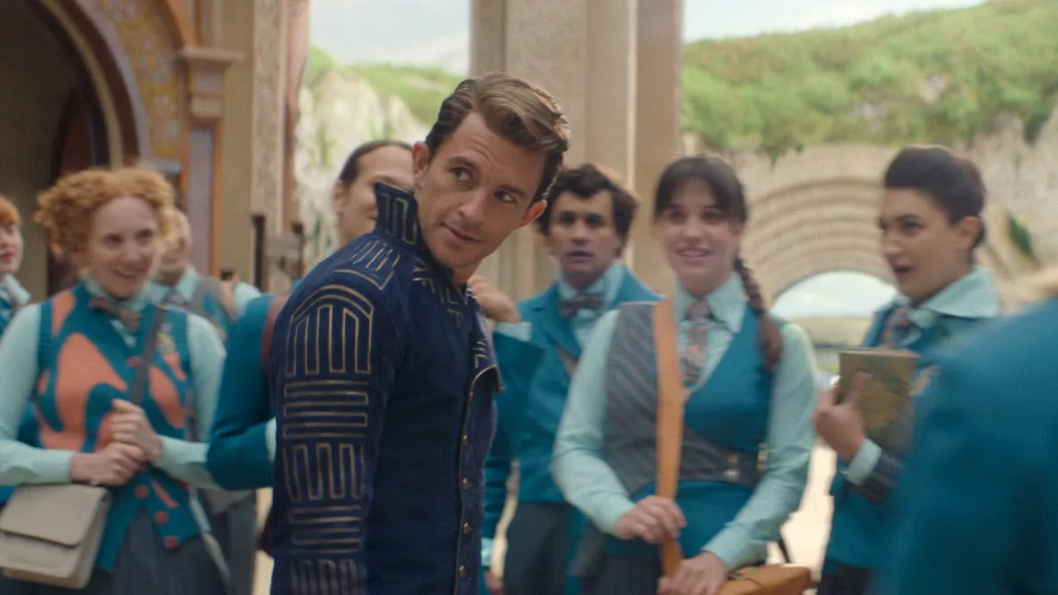 La Primera Escena de Jonathan Bailey en 'Wicked' Tiene una Conexión Sorprendente con 'Bridgerton'