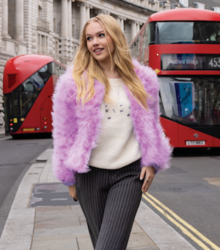 ¡EXCLUSIVA! Freya Skye es todo un ambiente navideño