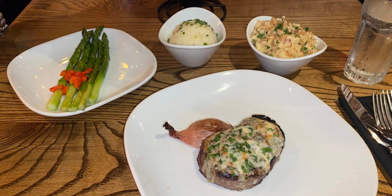 Pasé $150 en Cuts steakhouse. Si tuviera ubicaciones en el norte, comería allí en cada aniversario.