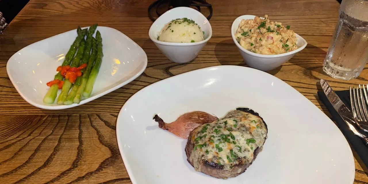 Pasé $150 en Cuts steakhouse. Si tuviera ubicaciones en el norte, comería allí en cada aniversario.