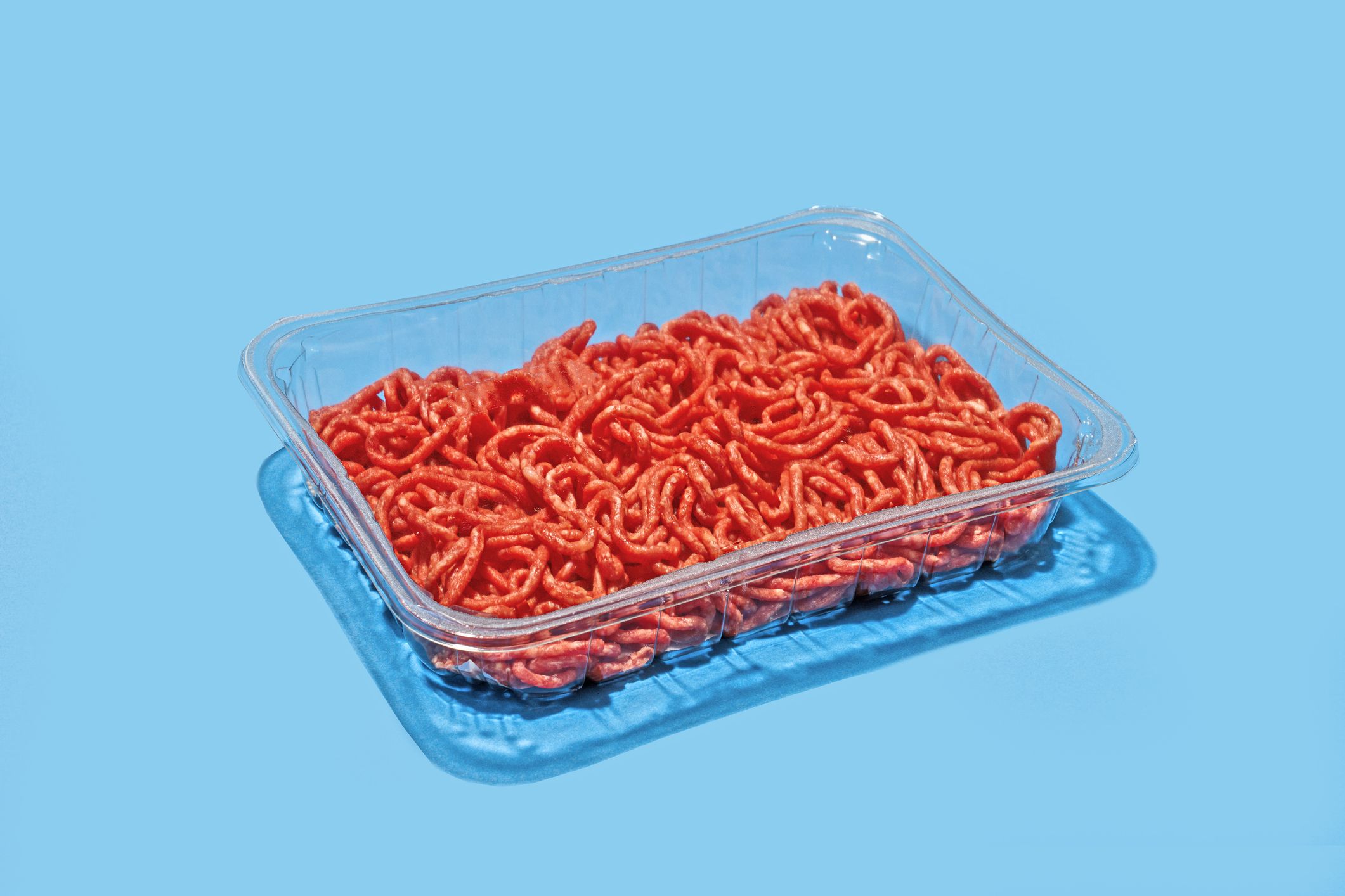 Más de 150,000 libras de carne molida son retiradas por contaminación con E. coli. Aquí te explicamos cómo mantenerte a salvo