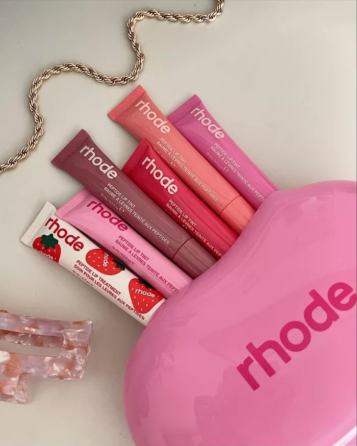 Protege tus labios este invierno con estos brillos hidratantes