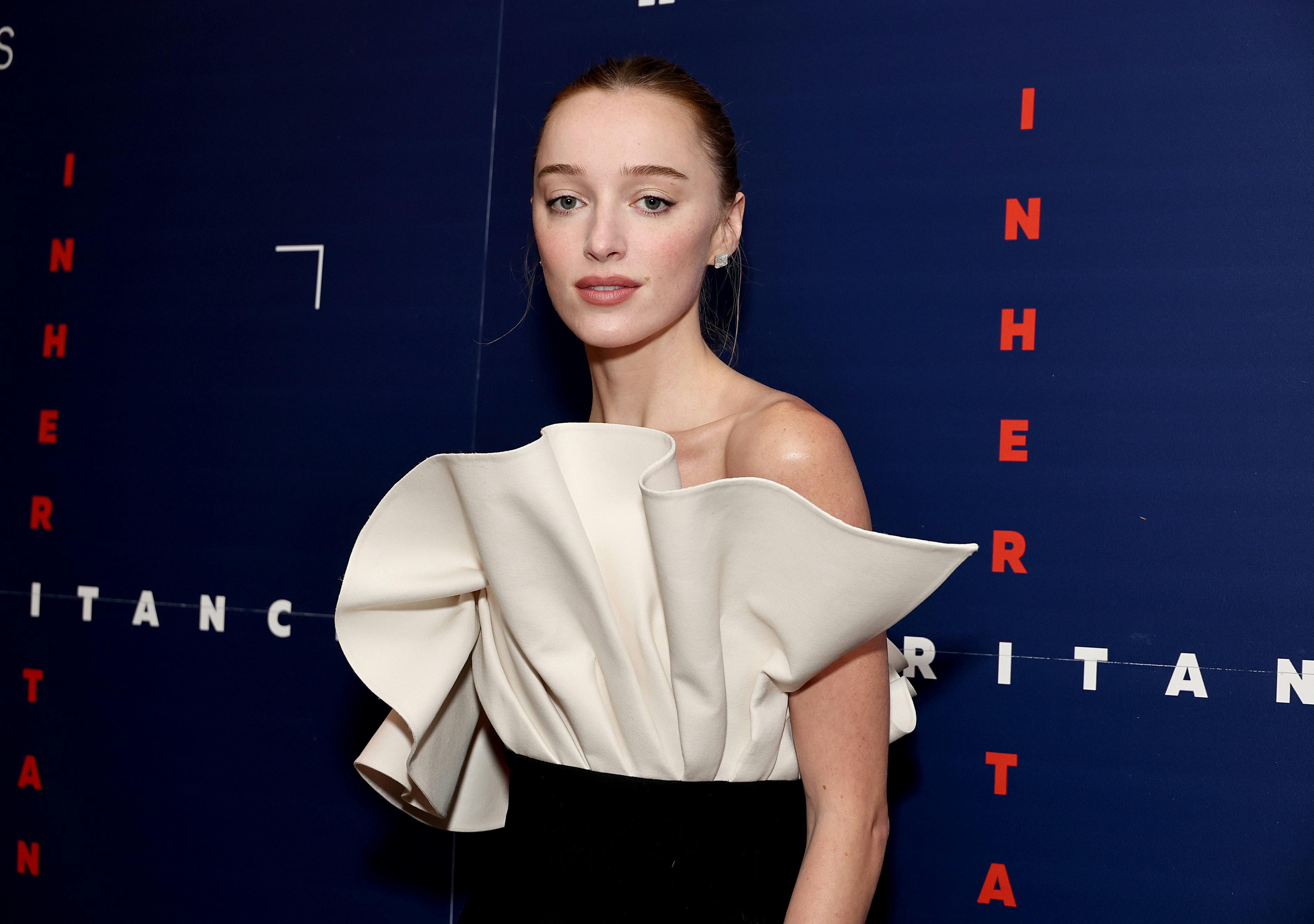 Exclusivo: Phoebe Dynevor Revela Por Qué Jonathan Bailey Es *Justo* Como Fiyero