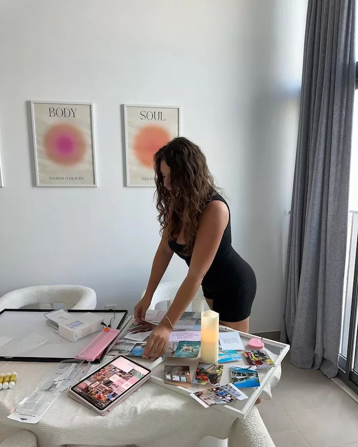 Host the perfect BFF vision board party