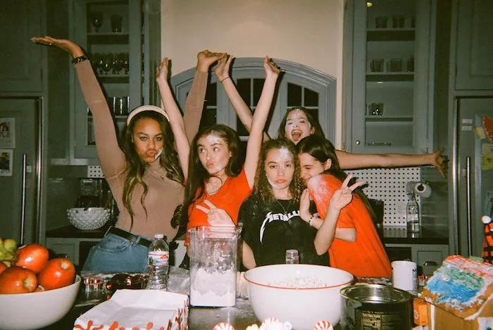 Cómo organizar la fiesta de casas de jengibre más linda para tu grupo