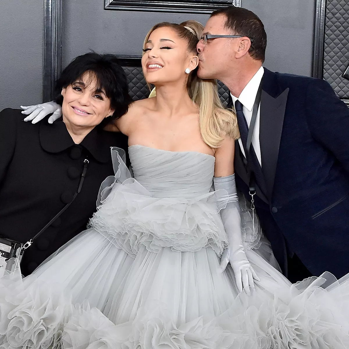 Ariana Grande Comparte Actualización Sobre la Relación de Sus Padres Tras el Divorcio
